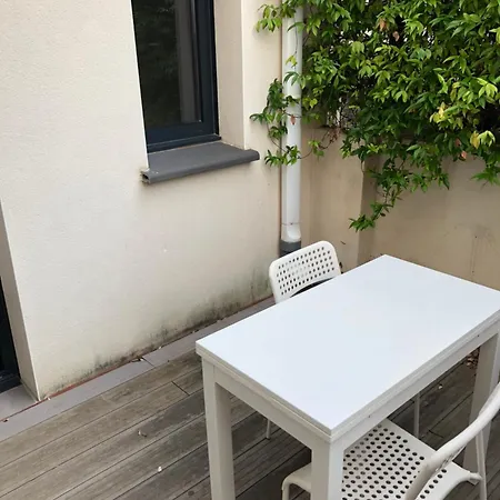 Mitoyen Climatise Apartment